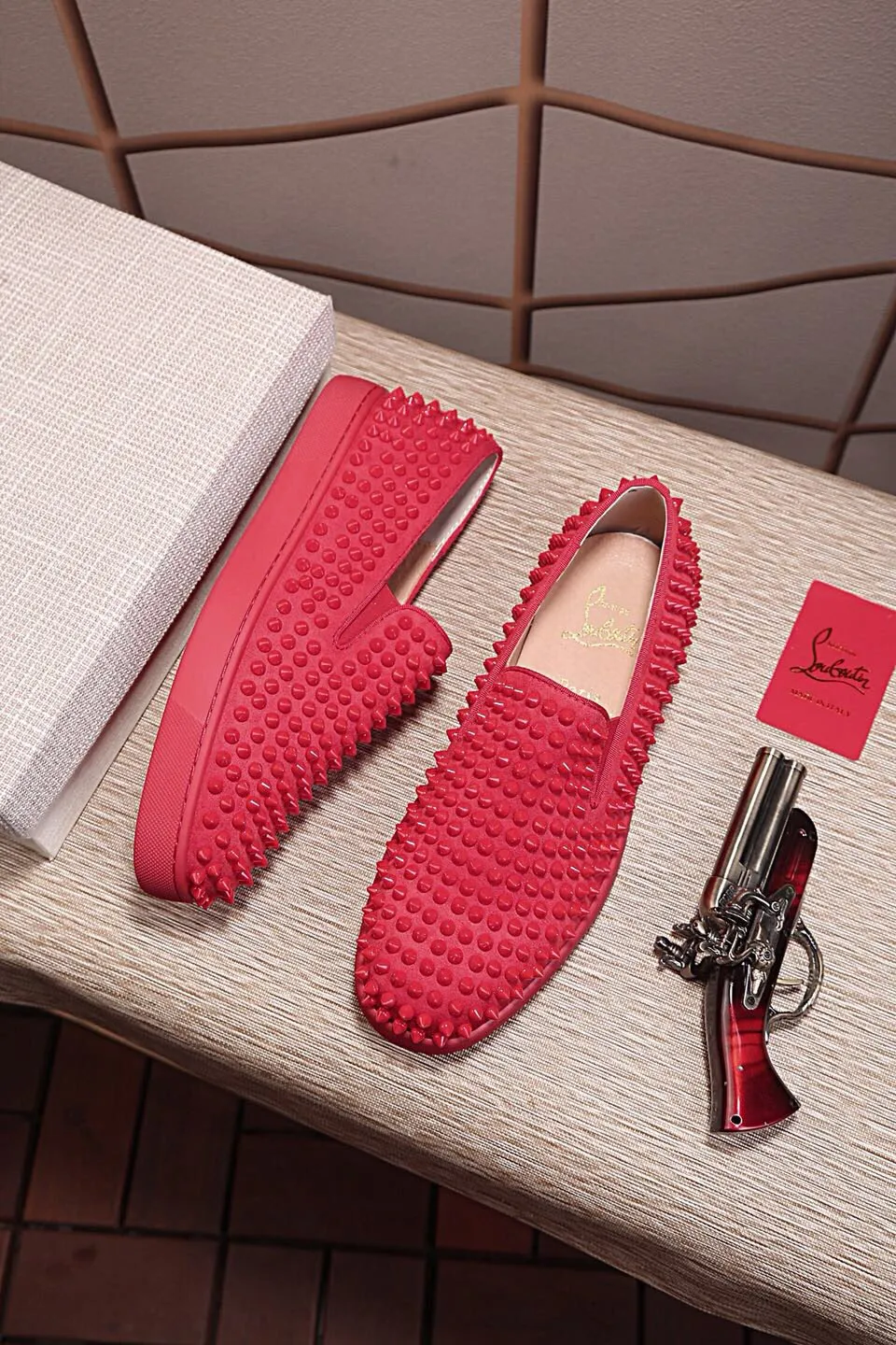 Ex-factory price 440. christian louboutin (CL red sole shoes) counter nail series, casual sneakers for couples 📢 📢 📢 Exclusive hot style release 🎈🎈💪 Movable latex feet 👻 Finished large sole car line [satisfied] 😝Female 35-40# Male 38#-46, global supply😝 [Top version]: original imported cowhide frosted upper, top original leather lining, original molded TPU outsole, original 1:1 detail processing, original shoe last, large quantity available from stock,